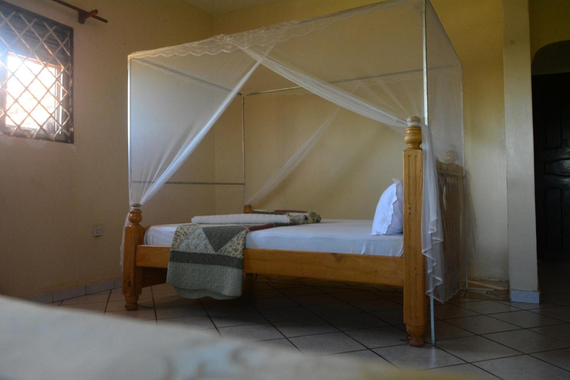 Lakeshore Bed And Breakfast Entebbe Exterior foto